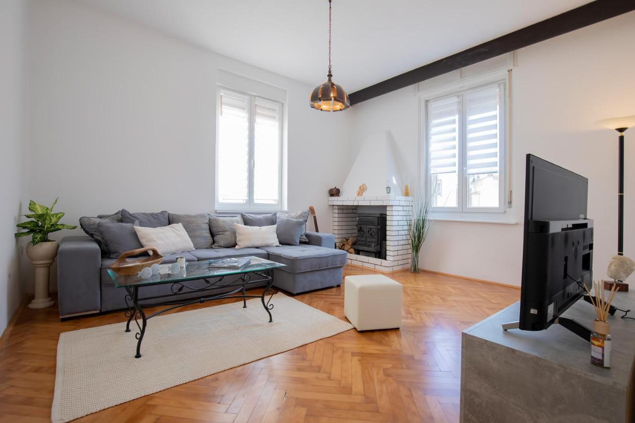 Amphitheater Apartment *