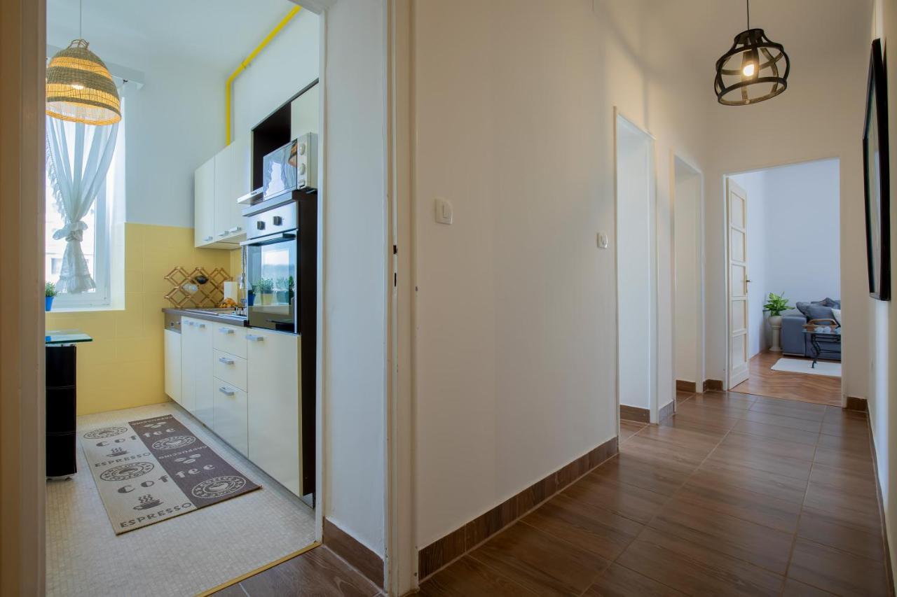 Amphitheater Apartment *