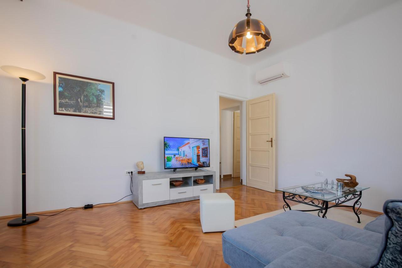Apartma Amphitheater *